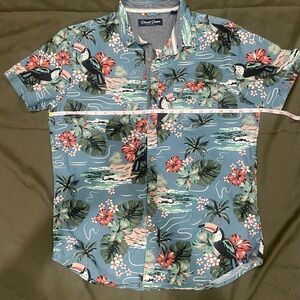 Tropical  haguallana Print Button-Up Shirt for men good condition 97% Cotón